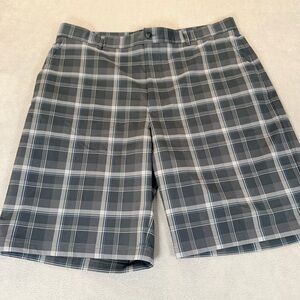 Tommy Armour DriLogic Men’s Black & Blue Plaid Flat Front Shorts- Size 40